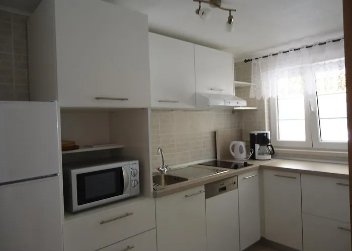 With Parking Space Orebic, Peljesac - 13763 오레비츠